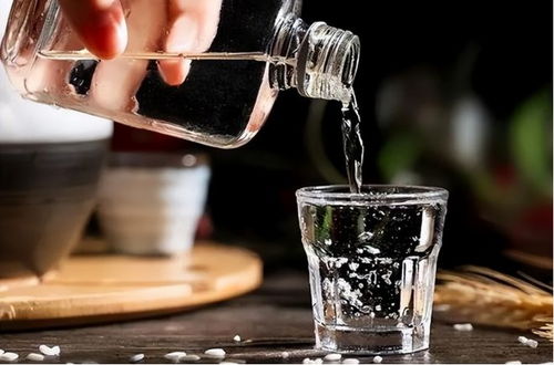 行家都在喝啥酒？茅臺并非首選，地方口糧酒正當下懷